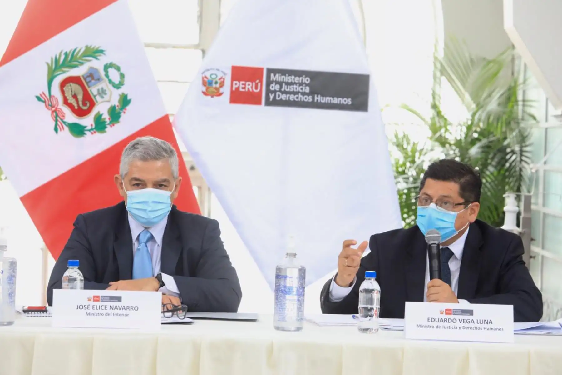 A fin de garantizar un oportuno acceso a la justicia el titular de dicho sector, Eduardo Vega Luna y del Ministerio del Interior, José Elice, lideran mesa de trabajo multisectorial con los familiares de los fallecidos y heridos en la marcha nacional del 14 de noviembre.

Foto: ANDINA/MINJUS