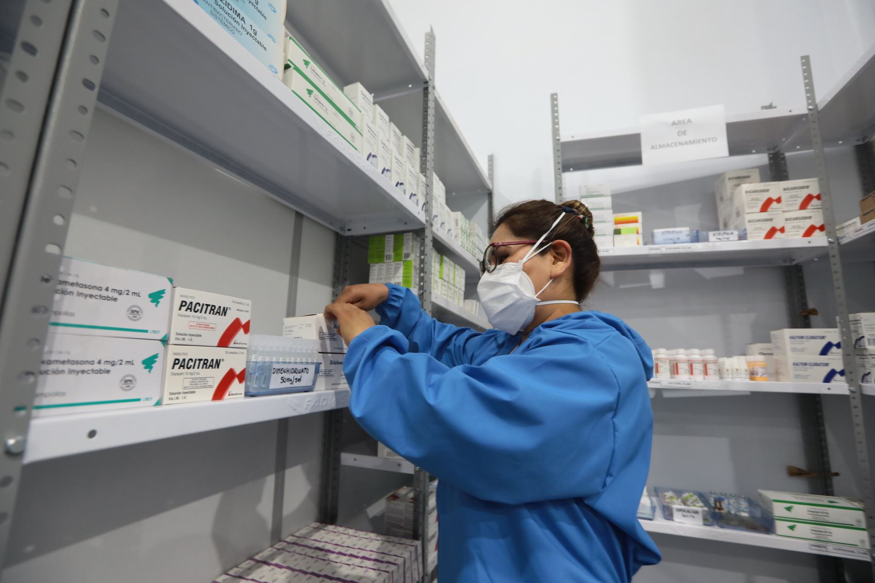 Con la fiscalización a boticas y farmacias, Indecopi asegura que medicamentos y dispositivos esenciales del tratamiento del covid-19 se encuentren al alcance de la población. ANDINA/MInsa