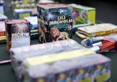 Durante el 2019, el trabajo articulado con comisarías del sector logró la incautación de alrededor de 5,000 artefactos pirotécnicos que se vendían de manera informal en la vía pública, como bombardas, cohetones, misiles y silbadores. ANDINA/Municipalidad de Lima