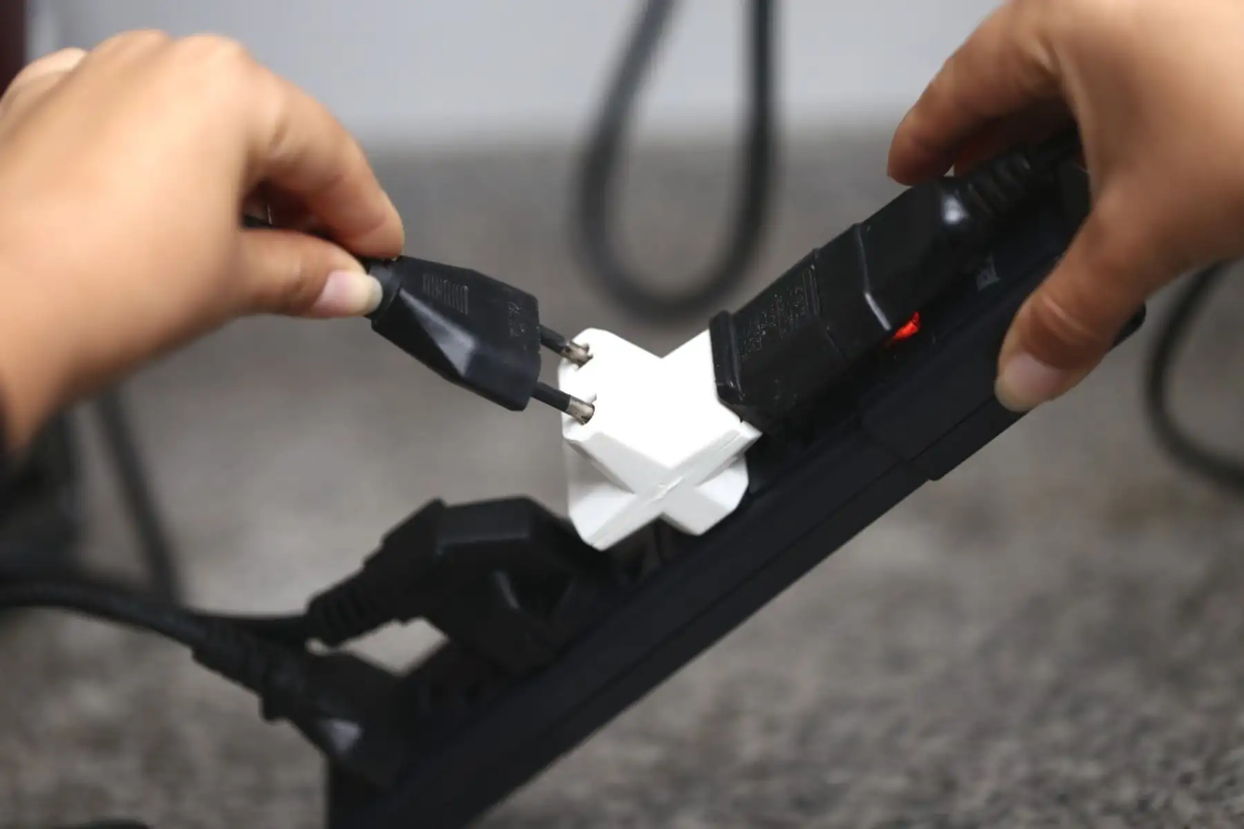 ¡Cuidado! Sigue estas recomendaciones para evitar accidentes eléctricos en Navidad. Foto: ANDINA/Difusión.