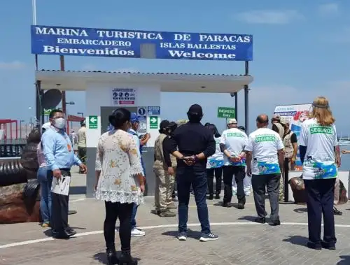 El ministro del Ambiente, Gabriel Quijandría, encabezó la ceremonia de reapertura oficial de los servicios turísticos (paseos en embarcaciones) a las islas Balletas, en Ica, tras casi nueve meses de estar cerrada por la pandemia de covid-19. ANDINA/Difusión