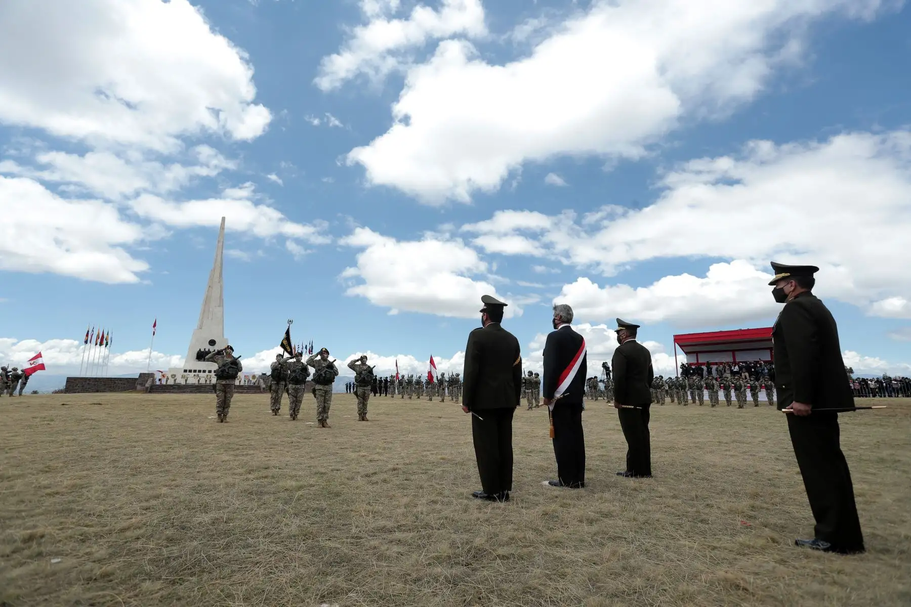 Presidente Francisco Sagasti, lidera la ceremonia de conmemoración por el 196.º aniversario de la Batalla de Ayacucho. desde el Santuario Histórico de la Pampa de la Quinua.
Foto: ANDINA/Presidencia Perú
