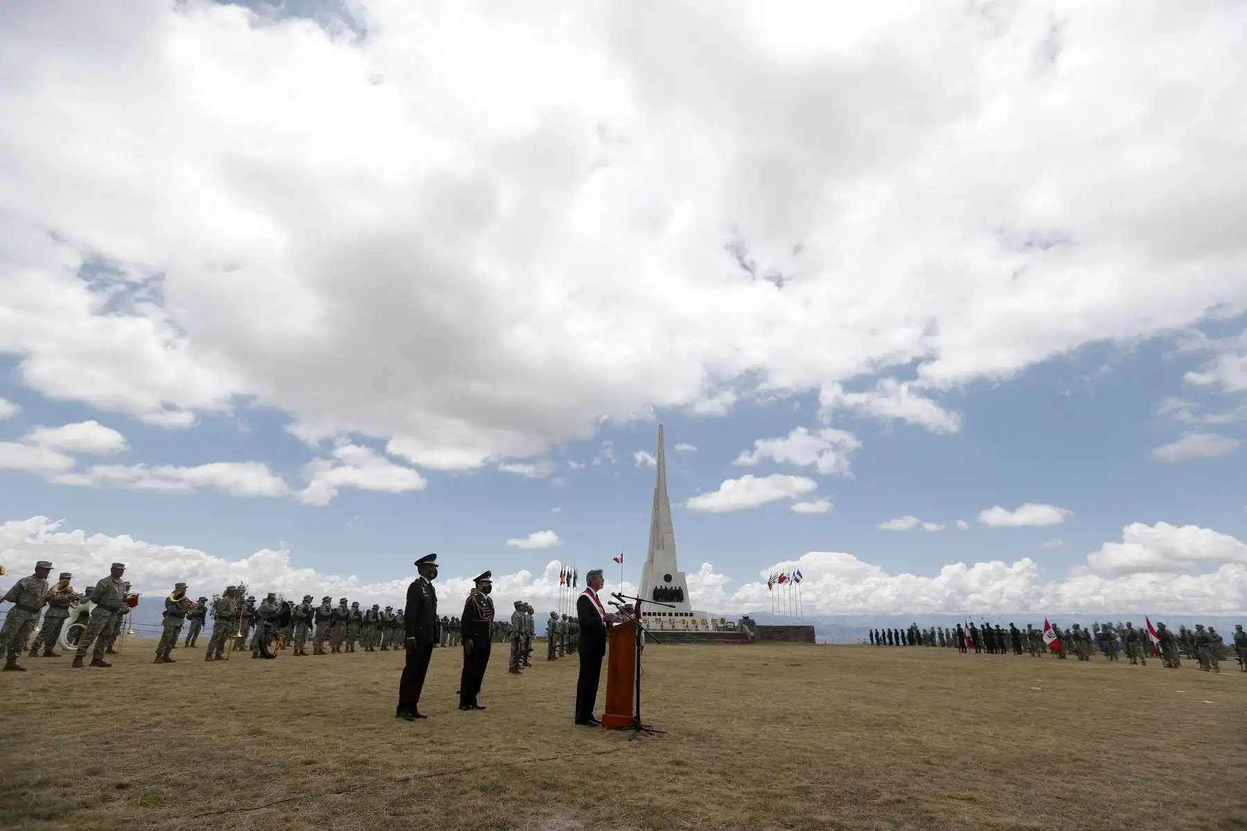 Presidente Francisco Sagasti, lidera la ceremonia de conmemoración por el 196.º aniversario de la Batalla de Ayacucho. desde el Santuario Histórico de la Pampa de la Quinua.
Foto: ANDINA/Presidencia Perú