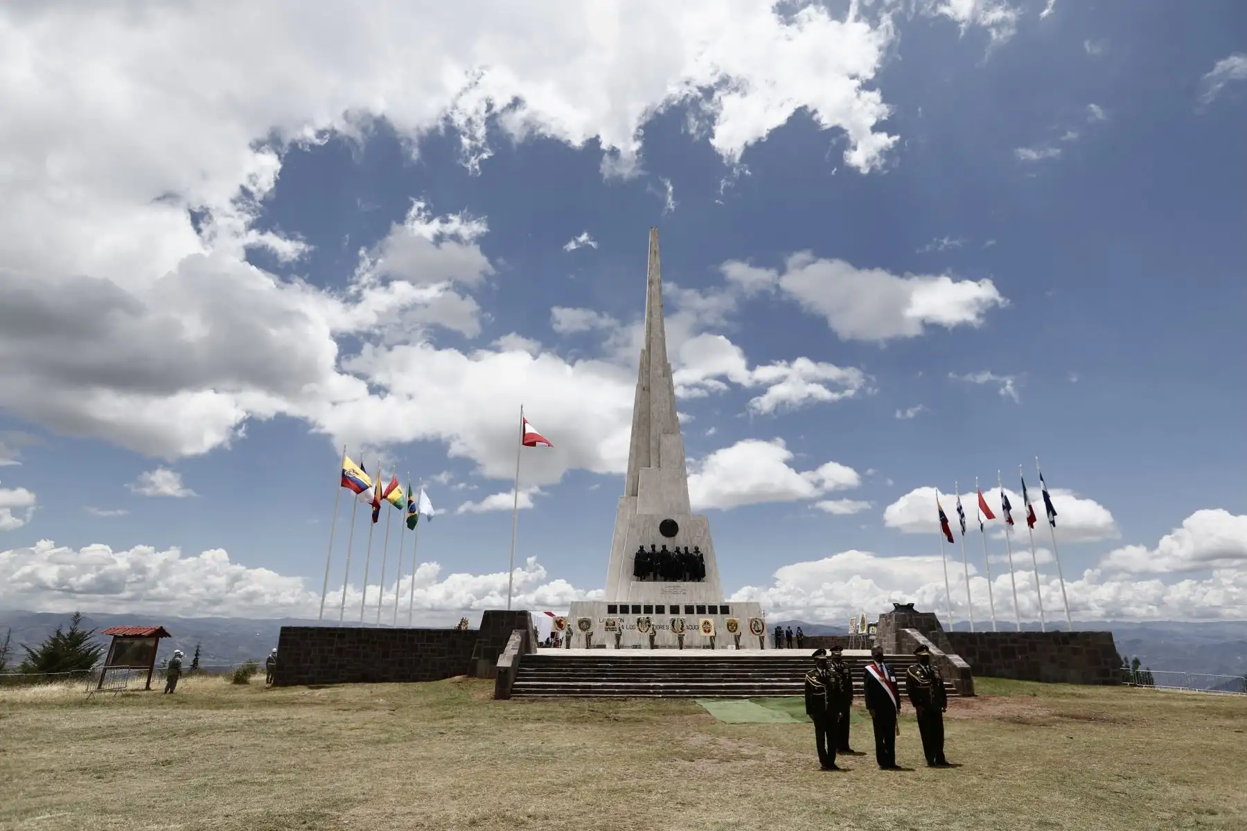 Presidente Francisco Sagasti, lidera la ceremonia de conmemoración por el 196.º aniversario de la Batalla de Ayacucho. desde el Santuario Histórico de la Pampa de la Quinua.
Foto: ANDINA/Presidencia Perú
