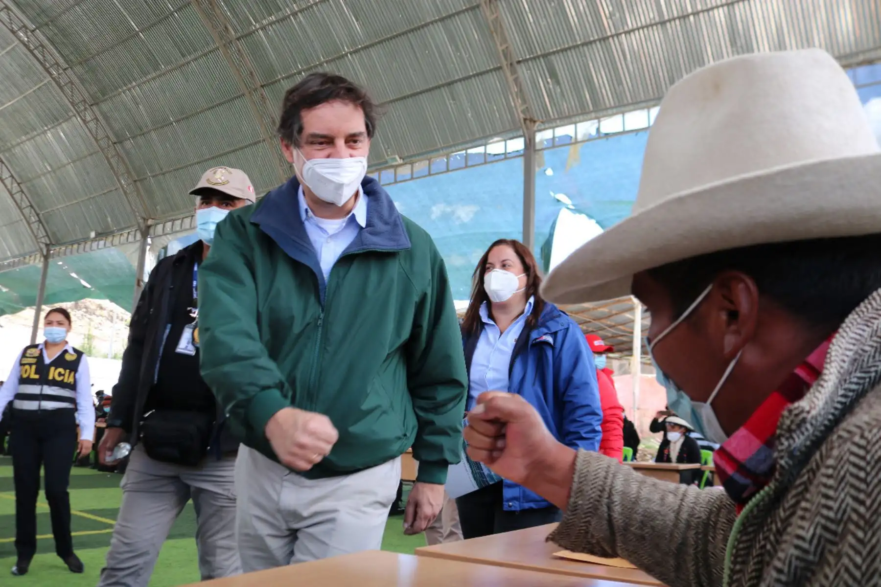 Comitiva del Ejecutivo, integrada por el viceministro de Gobernanza Territorial de la PCM y los ministros de los sectores de Vivienda, Minas y Agricultura se encuentran en Challhuahuacho, dialogando directamente con dirigentes y autoridades de dicha localidad.
Foto: PCM