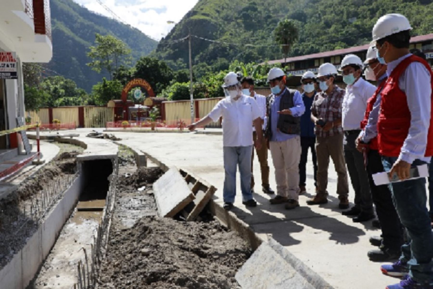 Esta mañana, el contralor supervisó en Chanchamayo la obra de ampliación y mejoramiento de los sistemas de agua potable y alcantarillado, prioritarios para la localidad de San Ramón, provincia de Chanchamayo.