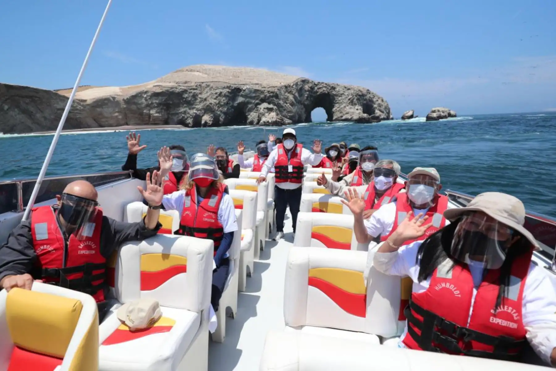 Ministro del Ambiente, Gabriel Quijandría, participa de la reactivación turística biosegura al interior de las áreas naturales protegidas, Islas Ballestas - Reserva Nacional Sistema de Islas, Islotes y Puntas Guaneras".
Foto: MINAM