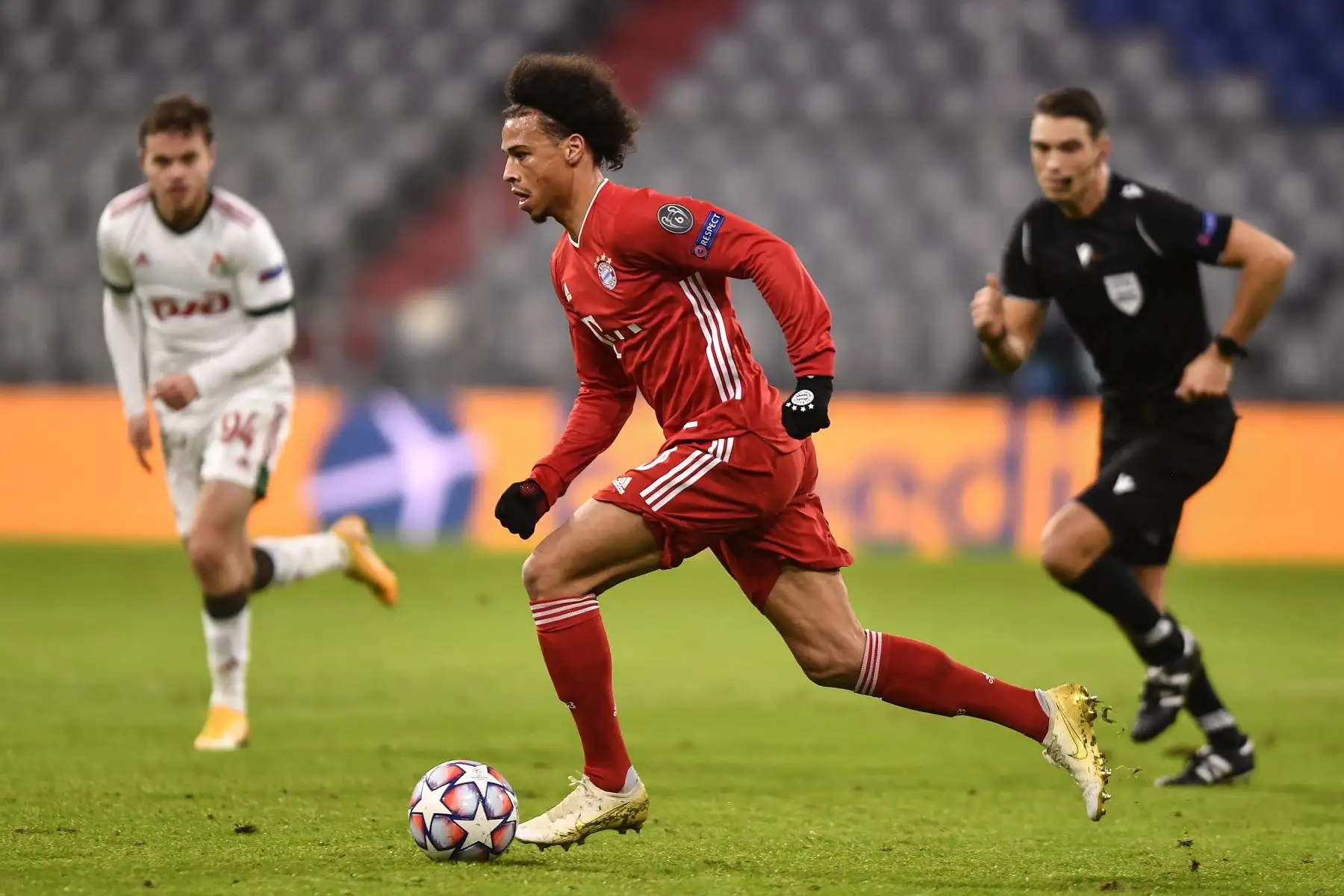 Leroy Sane del Bayern de Múnich en acción durante el partido de fútbol ante Lokomotiv por el grupo A de la Liga de Campeones de la UEFA. Foto: EFE