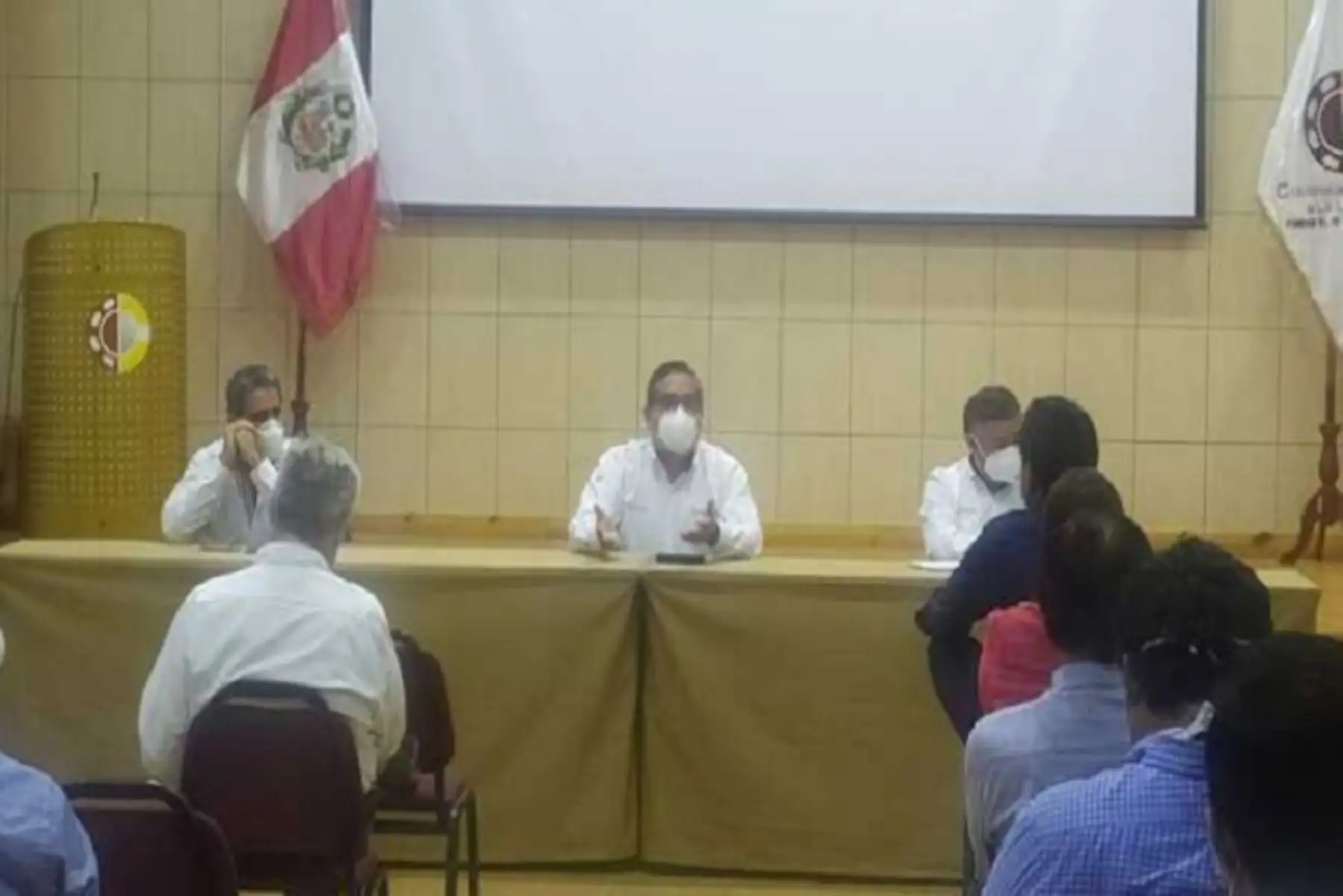 Los representantes de los sindicatos de las empresas agroindustriales Hortifrut y Camposol, así como el secretario de defensa de la Fentagro, Nelson Huamán, se reunieron con el superintendente de la Sunafil, Juan Carlos Requejo.