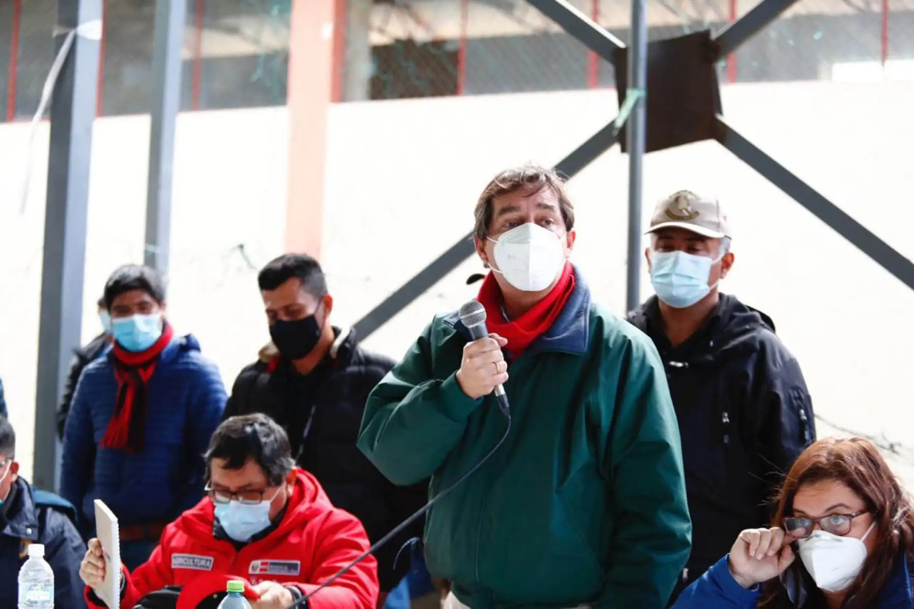 Culmina la reunión de trabajo, entre dirigentes de Challhuahuacho y  la comitiva de Alto Nivel del Gobierno , donde se acordó sostener nuevos encuentros para supervisar el avance de las obras priorizadas y aclarar las dudas respecto al canon minero.
Foto: Ministerio de Energía y Minas