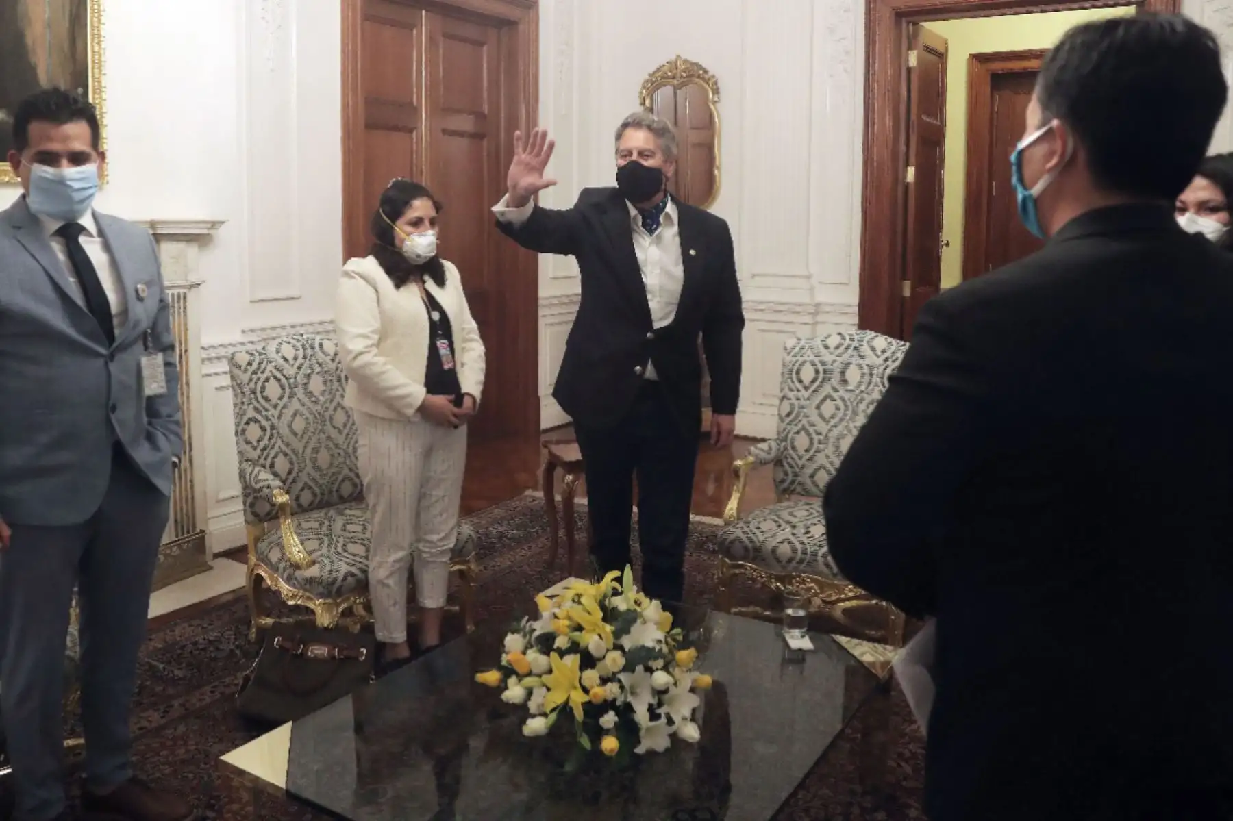El presidente de la República, Francisco Sagasti, recibió en Palacio de Gobierno a cinco destacados jóvenes peruanos reconocidos por la revista del Instituto Tecnológico de Massachusetts, “MIT Technology Review”  por sus innovadores proyectos en tecnología. 

Foto: ANDINA/Prensa Presidencia