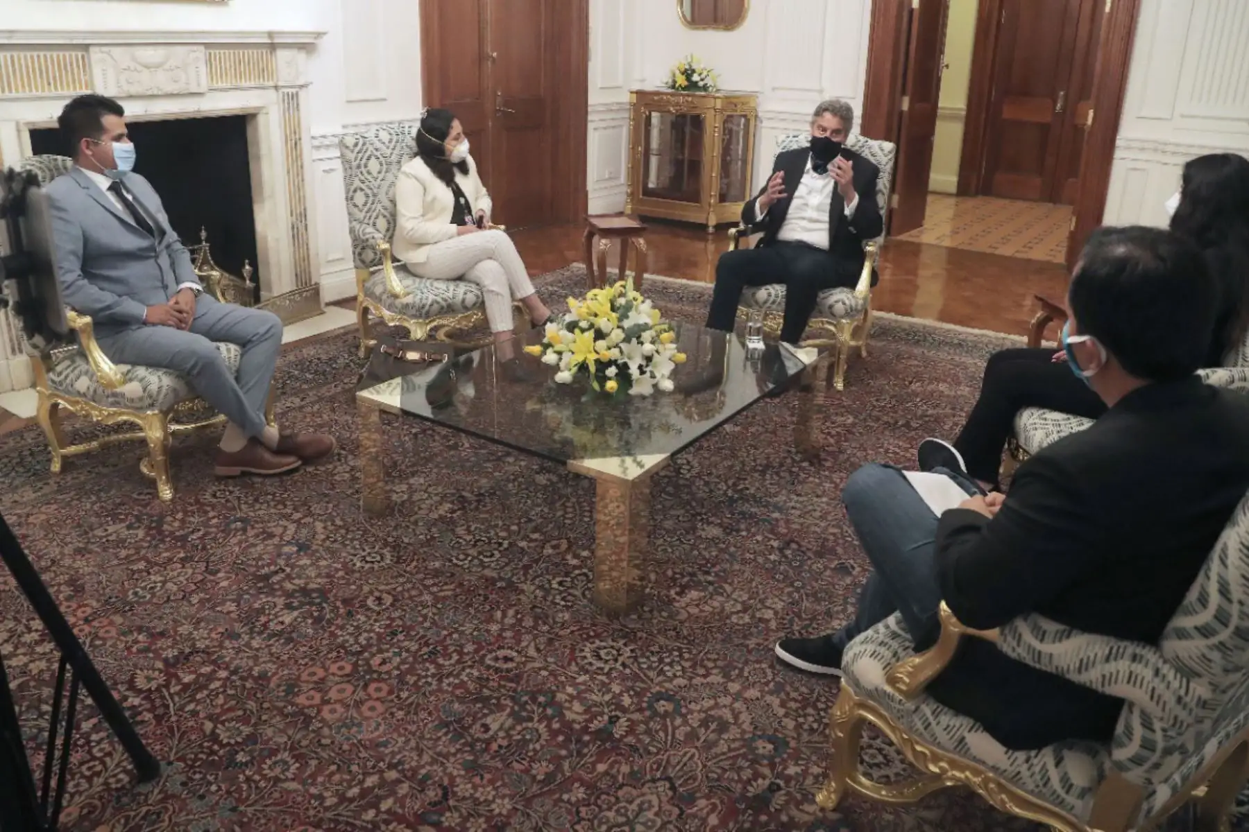 El presidente de la República, Francisco Sagasti, recibió en Palacio de Gobierno a cinco destacados jóvenes peruanos reconocidos por la revista del Instituto Tecnológico de Massachusetts, “MIT Technology Review”  por sus innovadores proyectos en tecnología. 

Foto: ANDINA/Prensa Presidencia