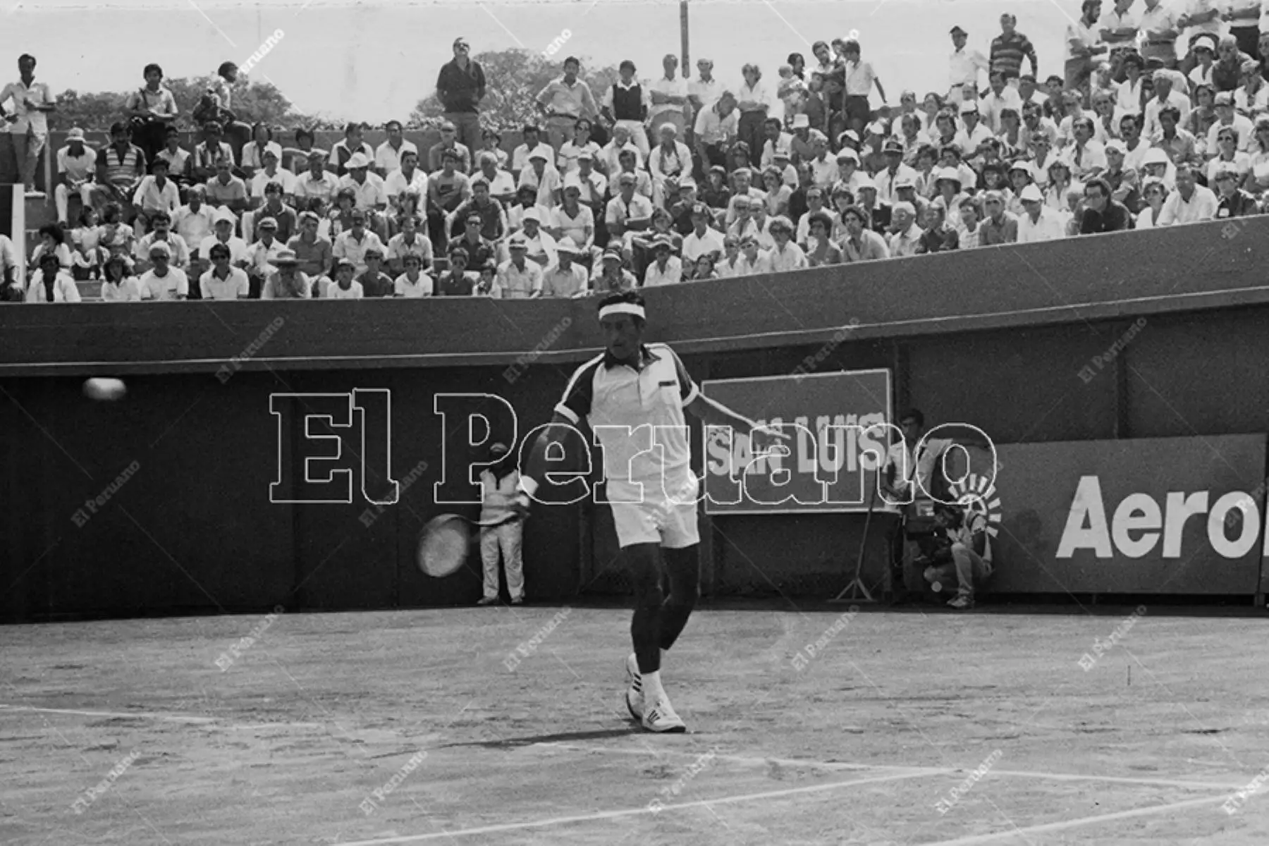 Lima - 21 abril 1984 / El tenista Alejandro Olmedo en un partido de exhibición en una de sus visitas al Perú.  Foto: Archivo Histórico de El Peruano