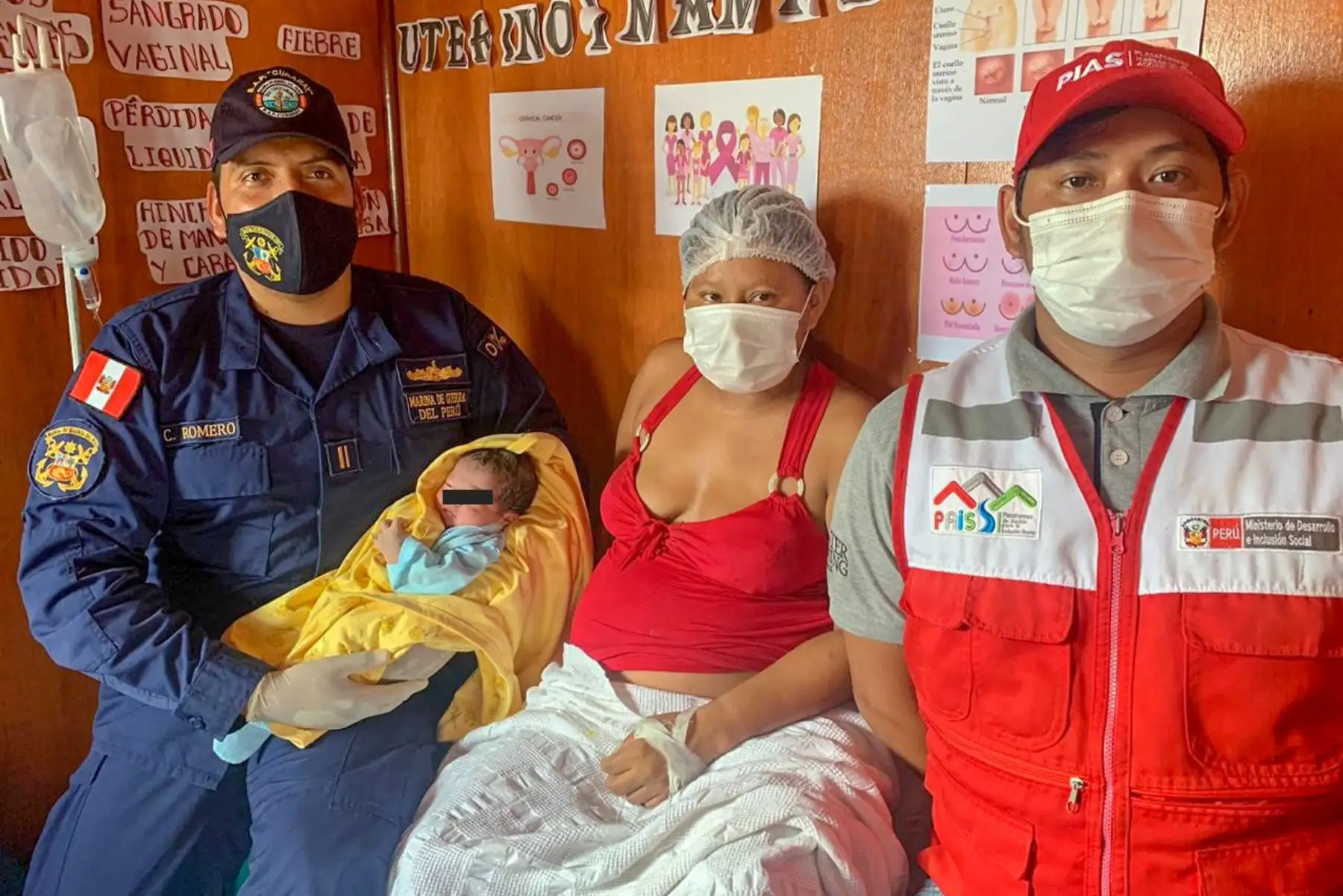 Nació el primer bebé a bordo de la PIAS buque Curaray en comunidad indígena shahuaya de la región Ucayali. Foto: Midis.