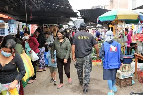 Personal de la Defensoría realiza visitas de inspección en los mercados de Trujillo, ante eventualidad de una segunda ola de covid-19. Foto: ANDINA/Difusión