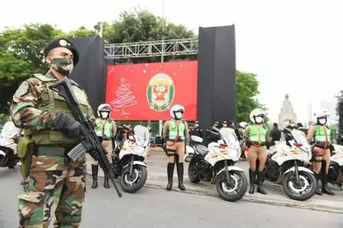 Ministro del Interior, JoséElice, acompañado del comandante general de la 
Policía Nacional del Perú, César Cervantes, participa en la presentación del Plan de Operaciones por Navidad y Año Nuevo, que busca brindar seguridad a la población durante las fiestas de fin de año.

Foto: ANDINA/Mininter