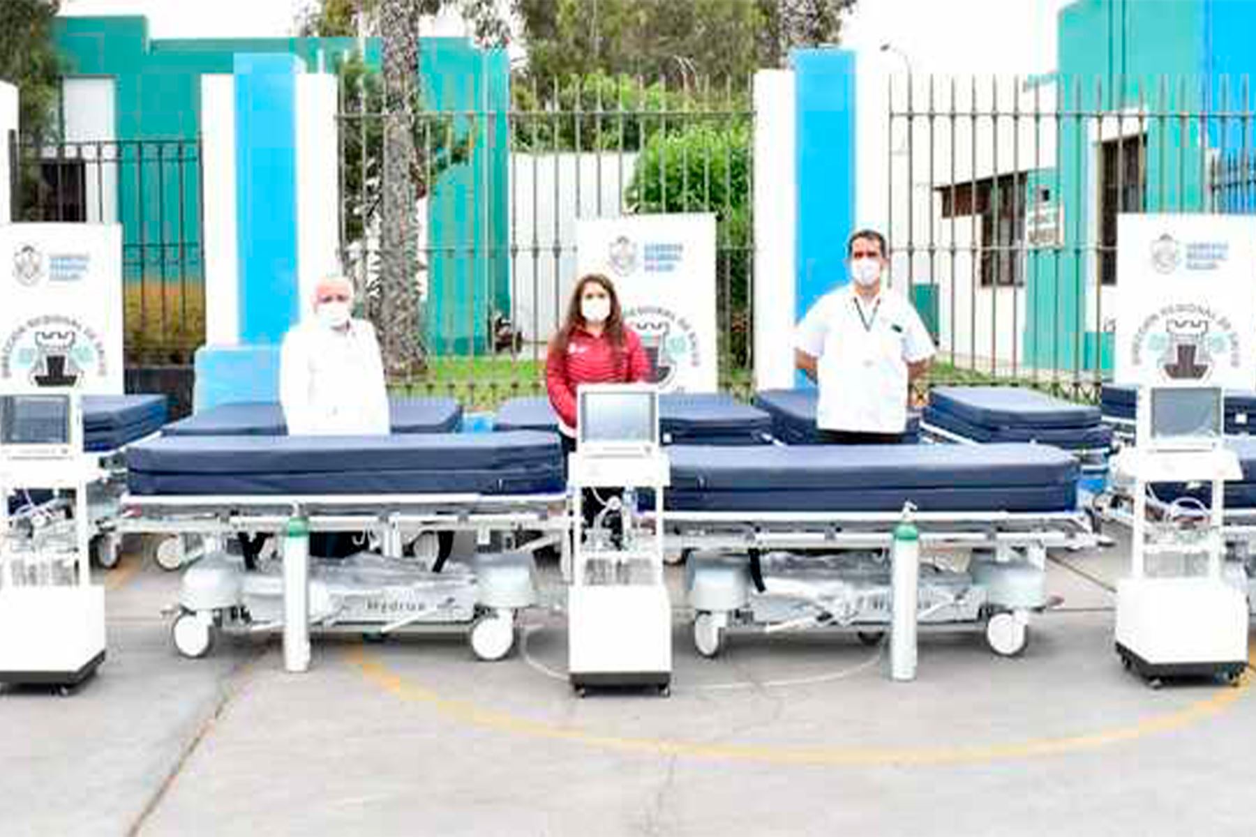 La Directora Regional de Salud del Callao, Kathey Pacheco Vargas, dispuso la entrega de las camas UCI con balones de oxígeno a los directores de los hospitales San José y Ventanilla. Foto: ANDINA/Minsa