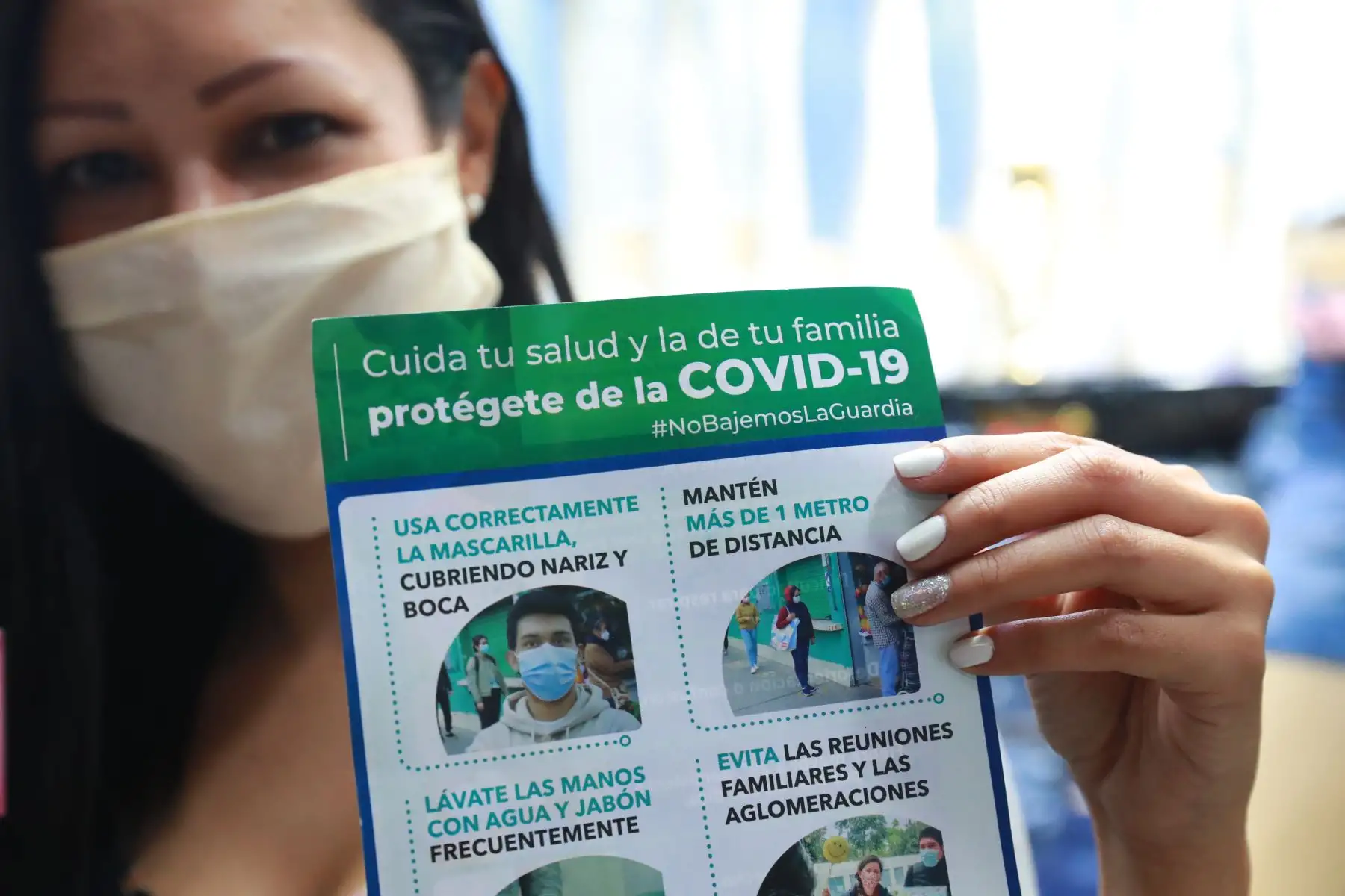 Minsa visita establecimientos del Emporio Gamarra para verificar que cumplan con las medidas de seguridad ante una rápida respuesta a una posible segunda ola de la covid-19.

Foto: ANDINA/Carla Patiño