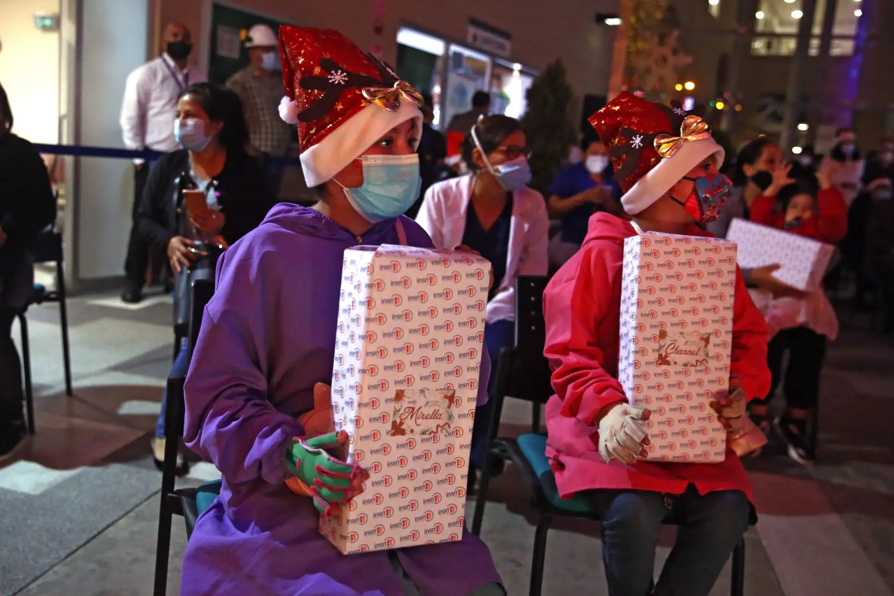 Instituto Nacional de Salud del Niño San Borja, realiza
celebración  navideña para niños y niñas, que lucharon contra  la pandemia. En acto festivo   prendieron  el árbol navideño y enviaron un mensaje de esperanza.
Foto: ANDINA/Vidal Tarqui