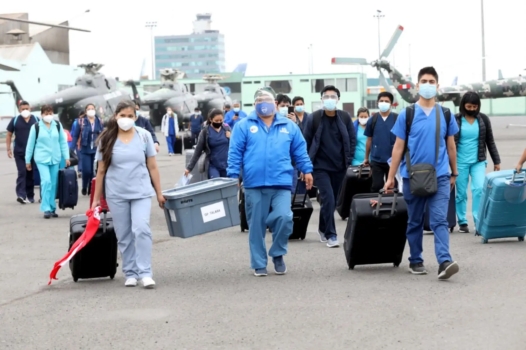 Delegación conformada por médicos, enfermeras y tecnólogos de EsaSalud, enrumbó  hacia Piura para realizar operativos de prevención  y detección de casos a través de pruebas moleculares. Foto: ANDINA/Juan Carlos Dominguez (EsSalud)