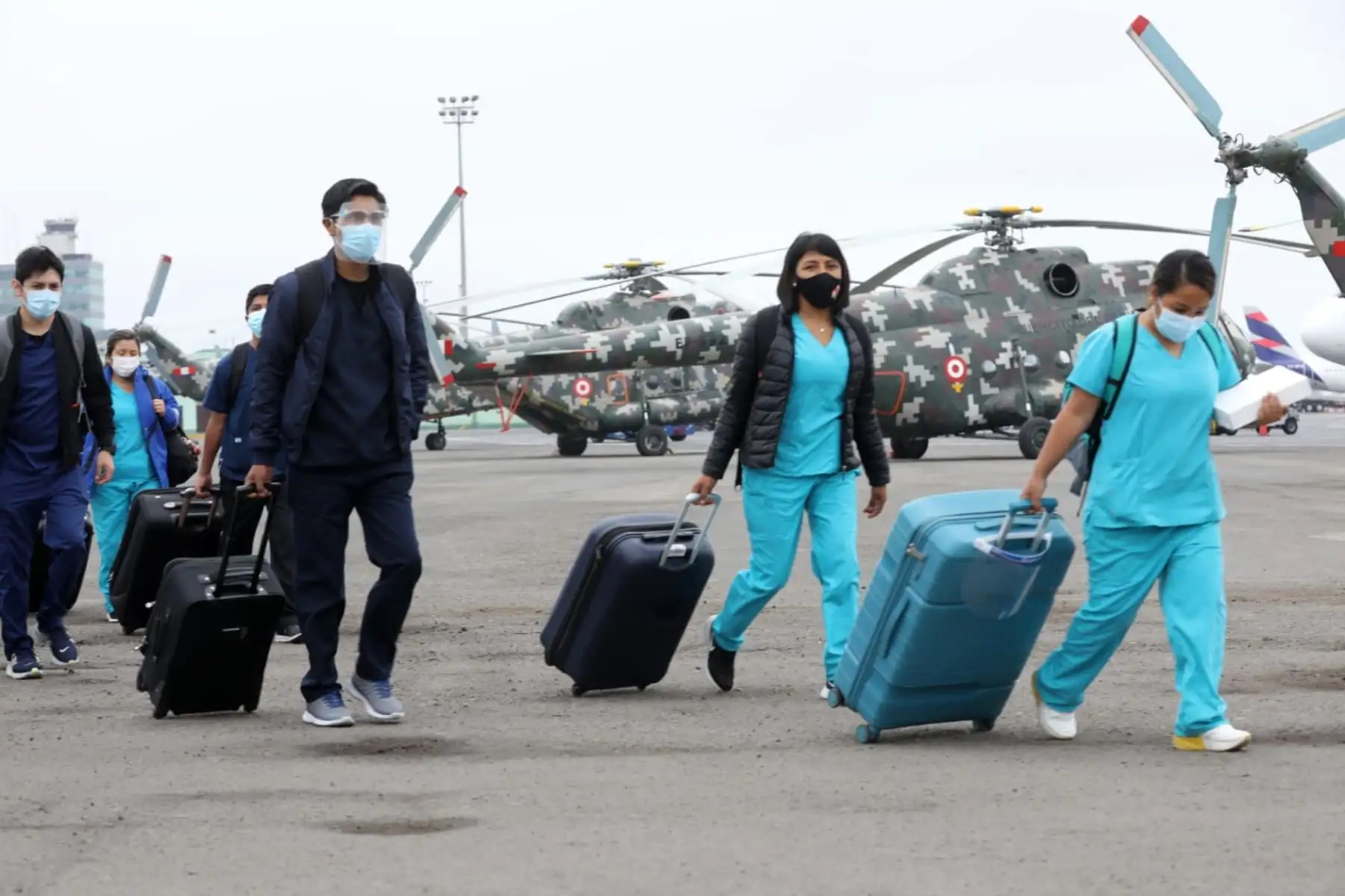Delegación conformada por médicos, enfermeras y tecnólogos de EsaSalud, enrumbó  hacia Piura para realizar operativos de prevención  y detección de casos a través de pruebas moleculares. Foto: ANDINA/Juan Carlos Dominguez (EsSalud)