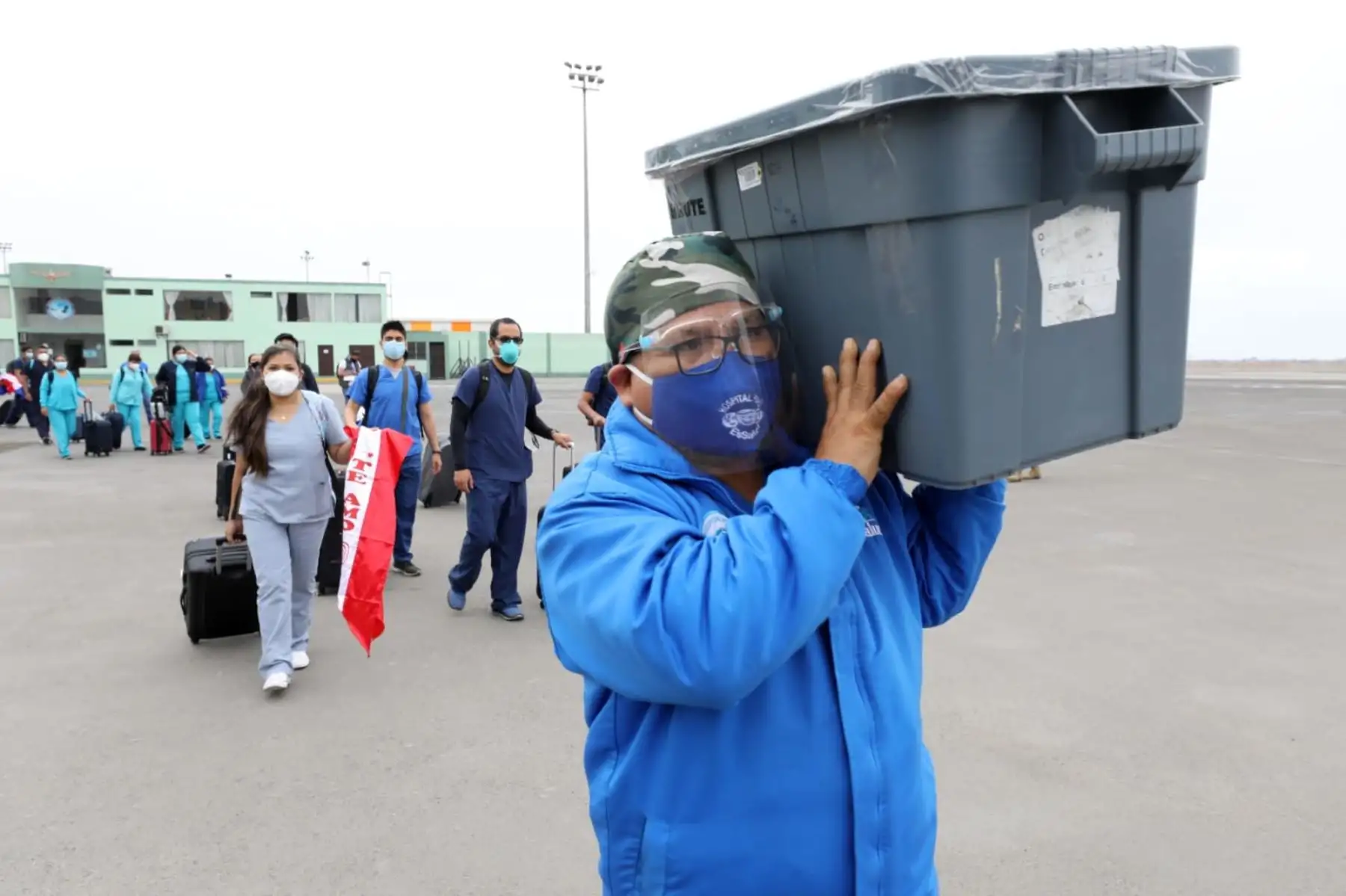 Delegación conformada por médicos, enfermeras y tecnólogos de EsaSalud, enrumbó  hacia Piura para realizar operativos de prevención  y detección de casos a través de pruebas moleculares. Foto: ANDINA/Juan Carlos Dominguez (EsSalud)
