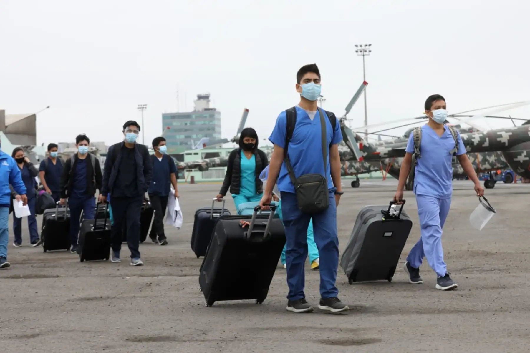 Delegación conformada por médicos, enfermeras y tecnólogos de EsaSalud, enrumbó  hacia Piura para realizar operativos de prevención  y detección de casos a través de pruebas moleculares. Foto: ANDINA/Juan Carlos Dominguez (EsSalud)