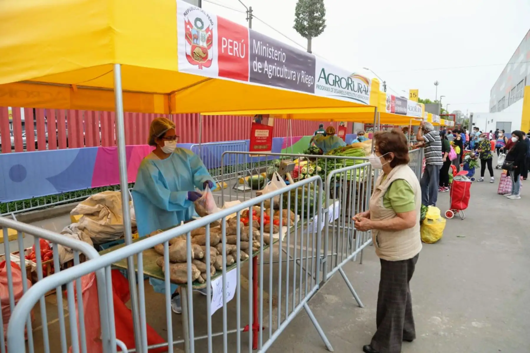 Inicio rueda de negocios agroecológicos, en Mercado #DeLaChacraALaOlla, en San Luis; con el objetivo de facilitar el acceso directo entre el pequeño productor agropecuario y el empresario agrícola o agroexportador. Foto: ANDINA/Minagri