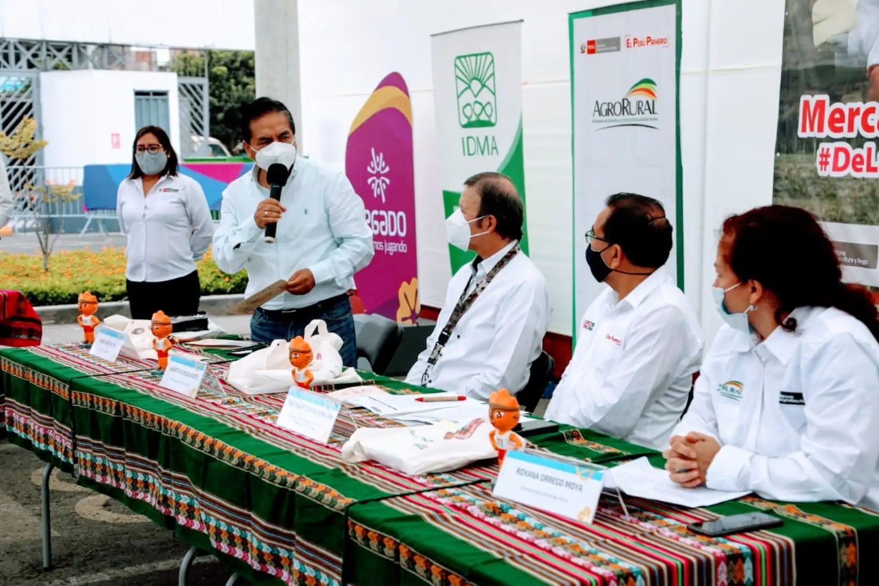 Viceministro José Muro se encuentra en el Mercado De La Chacra a la Olla en San Luis, donde da inicio a la Rueda de negocios Agroecológicos, realizada con el objetivo de facilitar el acceso directo entre el pequeño productor agropecuario y el empresario agrícola o agroexportador. Foto: ANDINA/Minagriperu