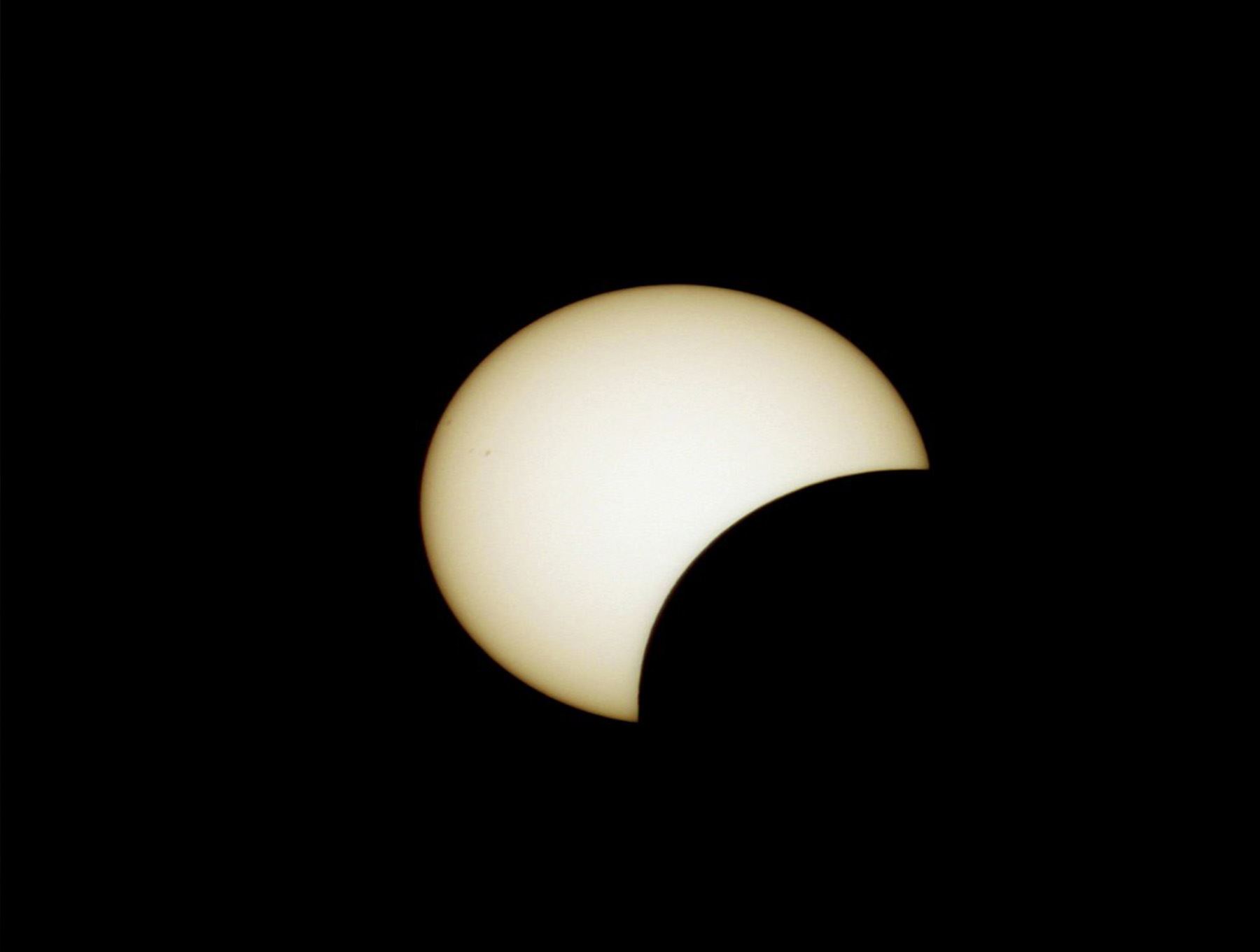 Para los que se encuentren alejados de la sombra principal, el eclipse será parcial pues solo una parte del Sol será ocultada como es el caso del Perú.