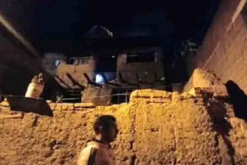 El inmueble estaba cerrado con un candado lo que impidió que los pequeños puedan escapar del fuego. Foto. Cortesía Web Tarma.  ro