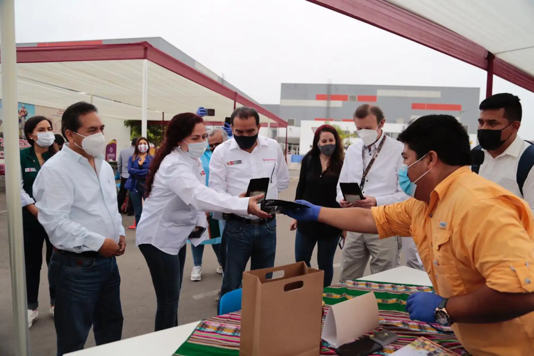 El viceministro del Ministerio de Desarrollo Agrario y Riego, Mercado de la Chacra  a la olla  seguridad alimentaria del País, y  pequeños productores agropecuarios y empresariado agrícola participaron en Rueda de Negocios realizada en mercado itinerante.
Foto: ANDINA/Difusión