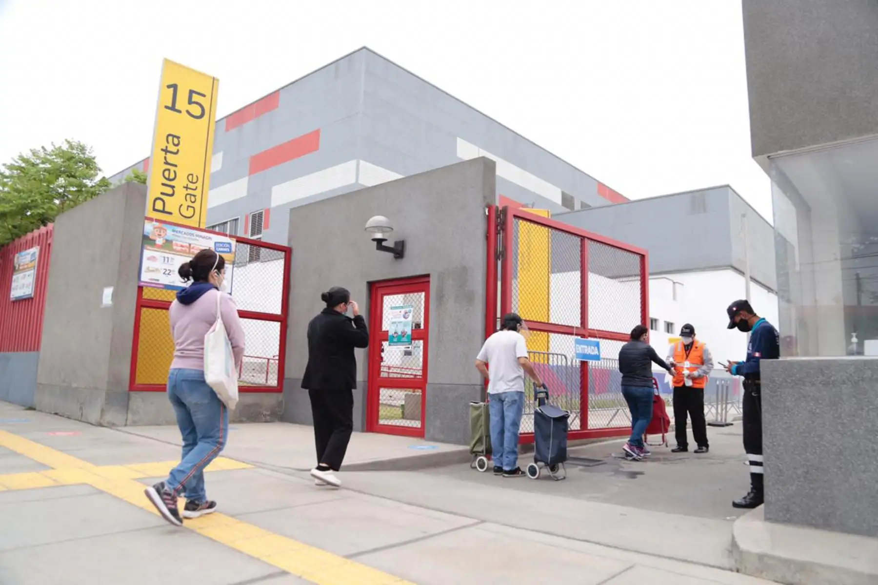 El viceministro del Ministerio de Desarrollo Agrario y Riego, Mercado de la Chacra  a la olla  seguridad alimentaria del País, y  pequeños productores agropecuarios y empresariado agrícola participaron en Rueda de Negocios realizada en mercado itinerante.
Foto: ANDINA/Difusión