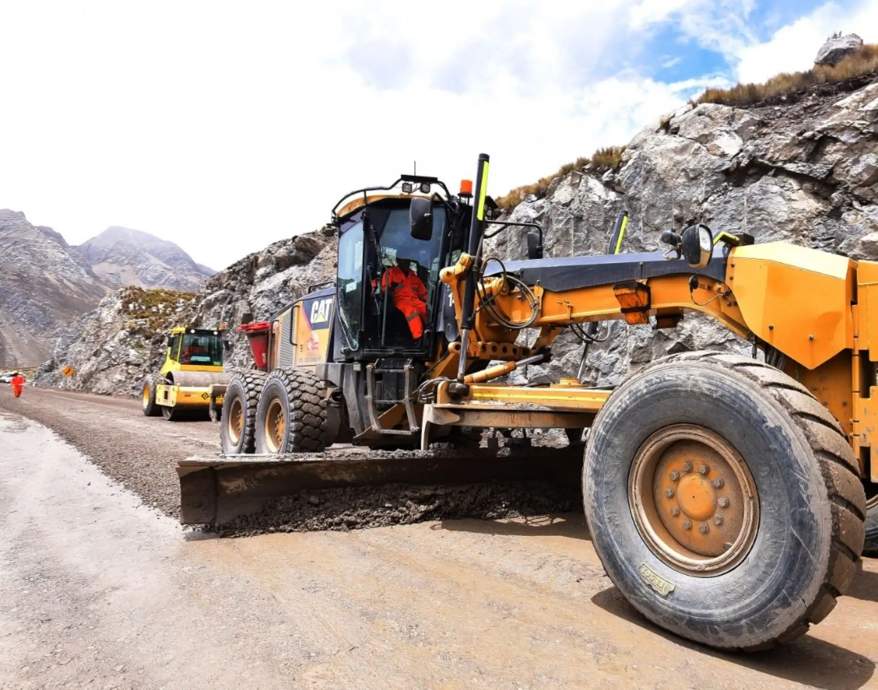 Gobierno invertirá más de S/ 6,700 millones en proyectos de transportes, como mantenimiento de carreteras, e internet en la región Huánuco.