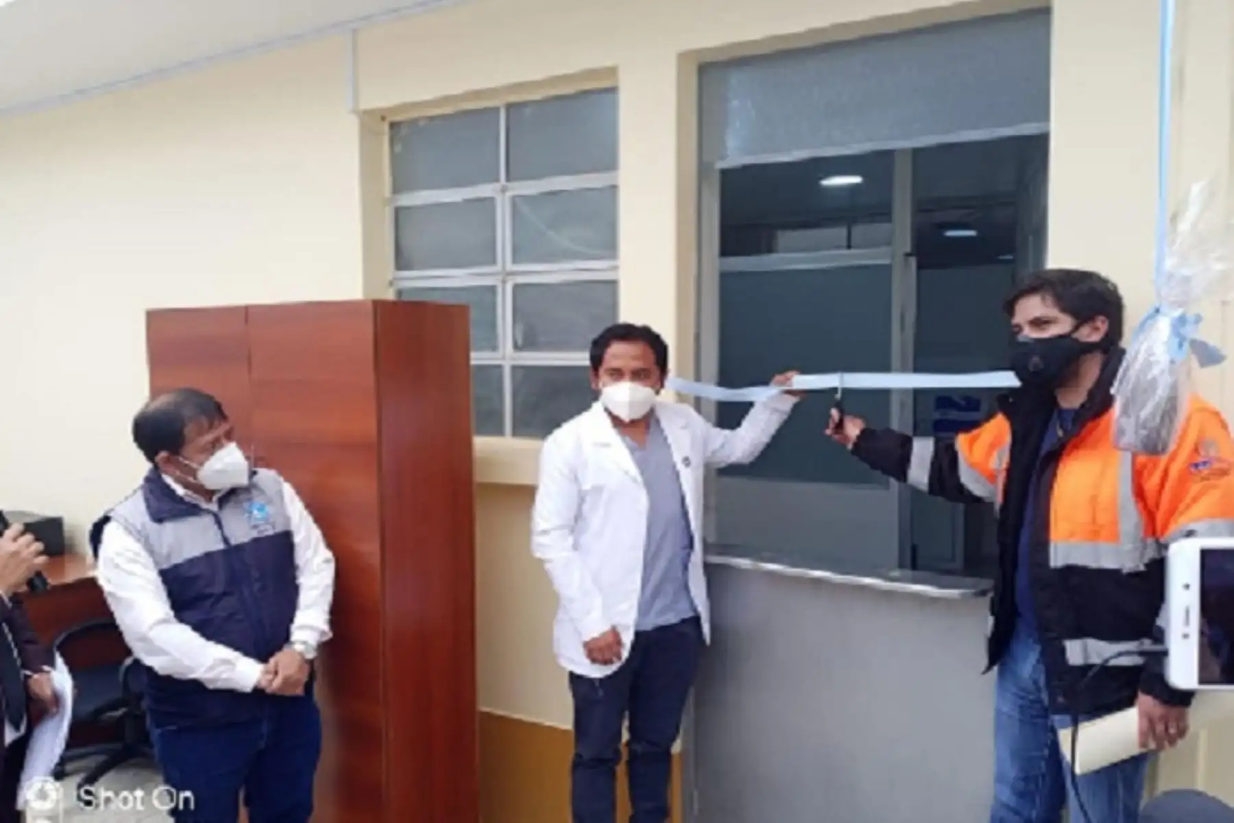 Entre los implementos donados destacan la entrega de una conservadora de bolsas de sangre, congeladora de plasma, centrífuga de inmunohematología, caja transportadora de bolsas de sangre, microscopio óptico compuesto binocular y autoclave para esterilización, entre otros.