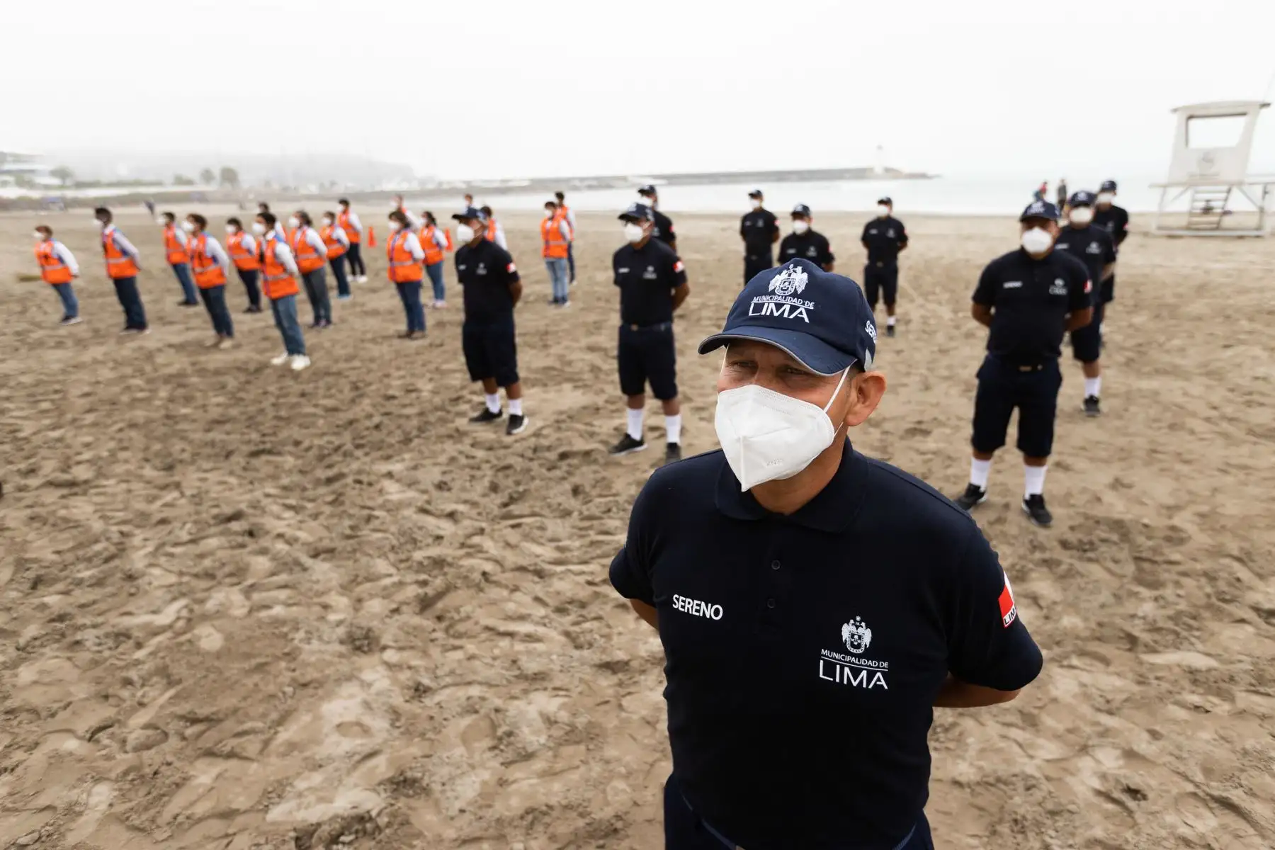 La Municipalidad de Lima refuerza el control de playas en la capital con un nuevo contingente de 92 serenos, que se unen al personal que ya vigila el litoral costero, a fin de garantizar el cumplimiento de las medidas dictadas en el marco de la emergencia sanitaria. Foto: MML