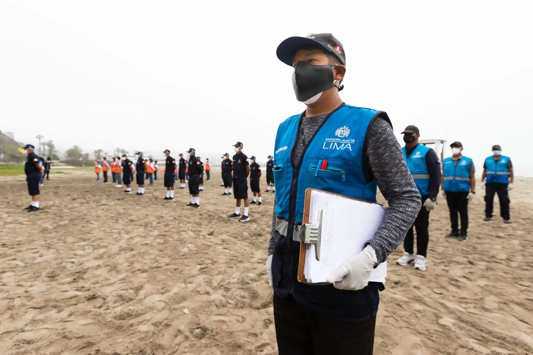 La Municipalidad de Lima refuerza el control de playas en la capital con un nuevo contingente de 92 serenos, que se unen al personal que ya vigila el litoral costero, a fin de garantizar el cumplimiento de las medidas dictadas en el marco de la emergencia sanitaria. Foto: MML