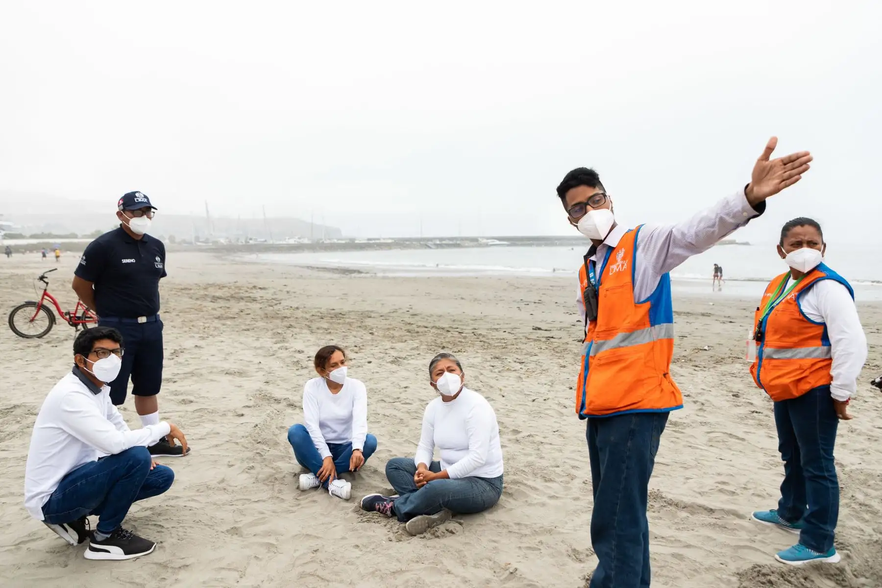 La Municipalidad de Lima refuerza el control de playas en la capital con un nuevo contingente de 92 serenos, que se unen al personal que ya vigila el litoral costero, a fin de garantizar el cumplimiento de las medidas dictadas en el marco de la emergencia sanitaria. Foto: MML