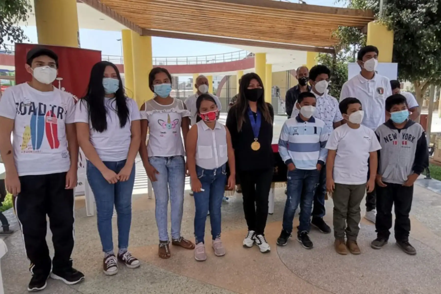 De manera muy satisfactoria se desarrolló la exhibición simultánea de ajedrez organizada por la Comisión Bicentenario Lambayeque y la Municipalidad Provincial de Lambayeque, contando con la presencia de la Maestra Internacional de ajedrez WGM, Deysi Cori Tello. Foto: ANDINA/Difusión
