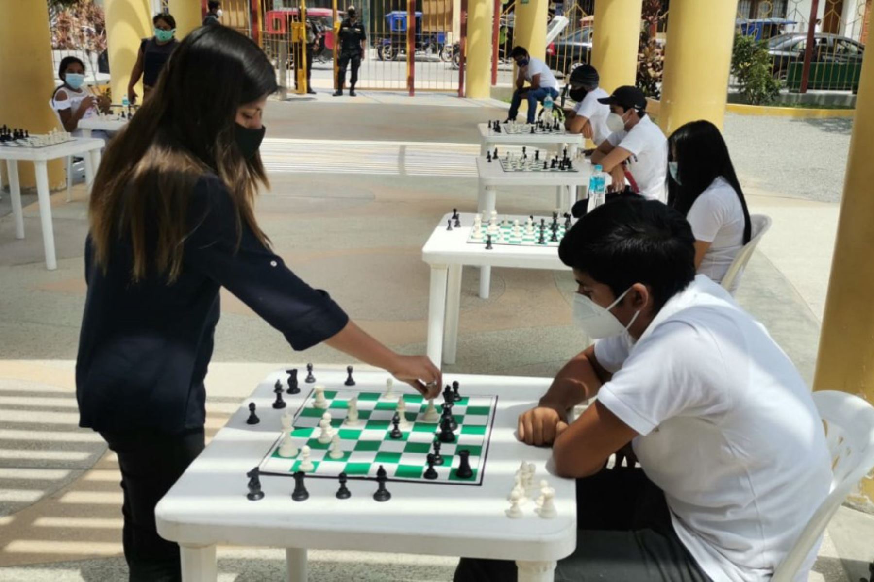 La maestra ajedrecista Deysi Cori participó en exhibición simultánea de ajedrez en la provincia de Lambayeque. Foto: ANDINA/Difusión