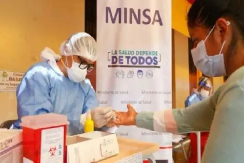 Se han practicado pruebas rápidas y muestras de suero que serán analizadas en el Instituto Nacional de Salud (INS). Este estudio involucra a todos los residentes en las zonas urbanas y rurales.