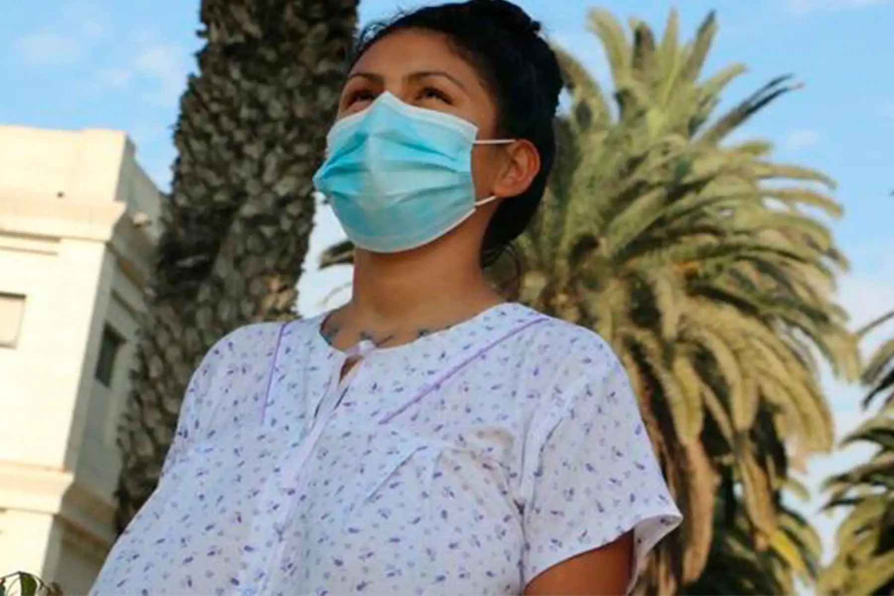 El crecimiento de las protuberancias era constante, especialmente de la mama derecha que llegó hasta la cintura, lo que le generaba dolores en la espalda, cuello y abdomen dado el peso. Foto: ANDINA/Minsa