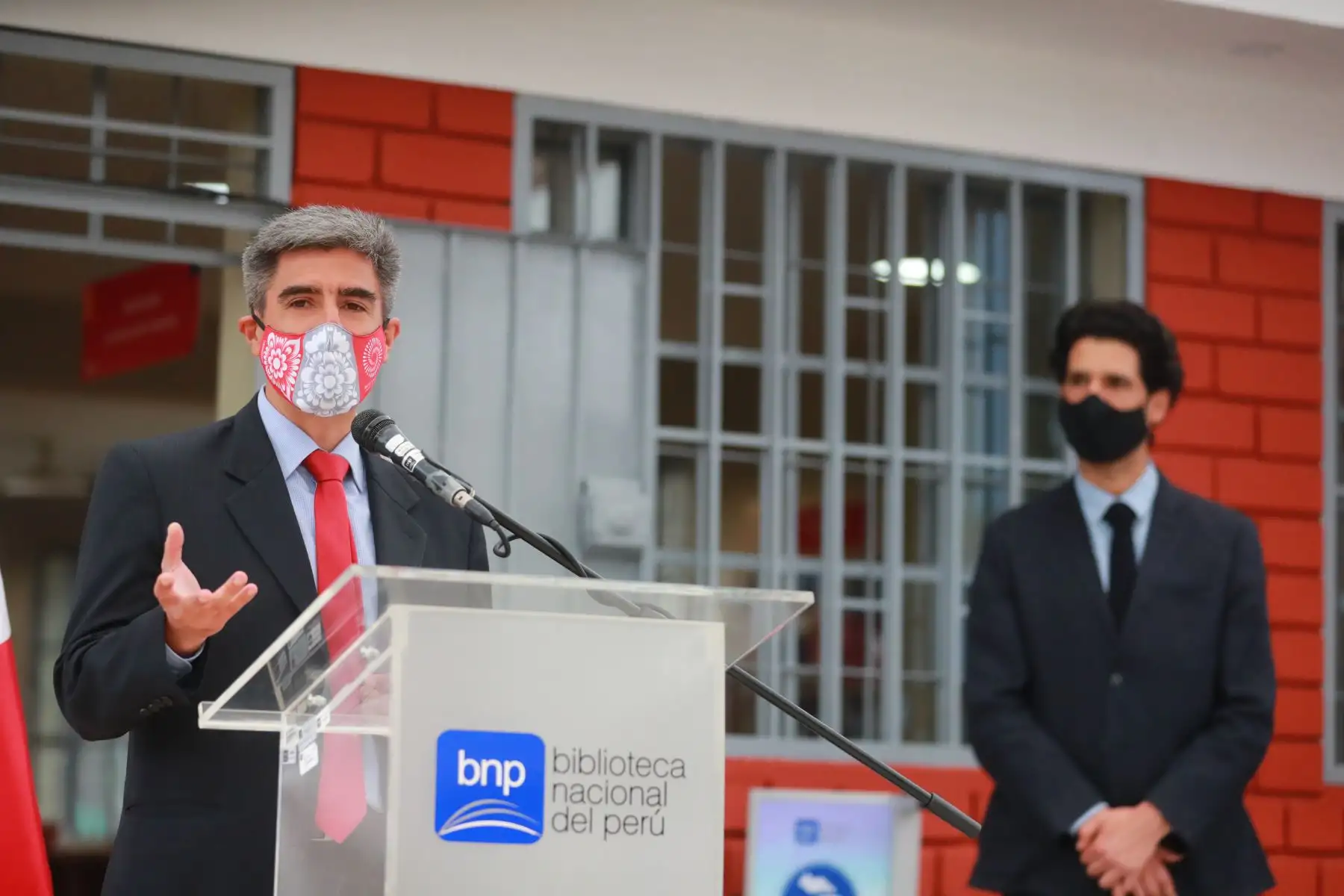 Ministro de Cultura Alejandro Neyra, participa de la ceremonia de presentación de la remodelada biblioteca pública de El Agustino "Ricardo Arbulú"como parte de las celebraciones por el 200 aniversario de la Biblioteca Nacional.

Foto: ANDINA/Andrés Valle.