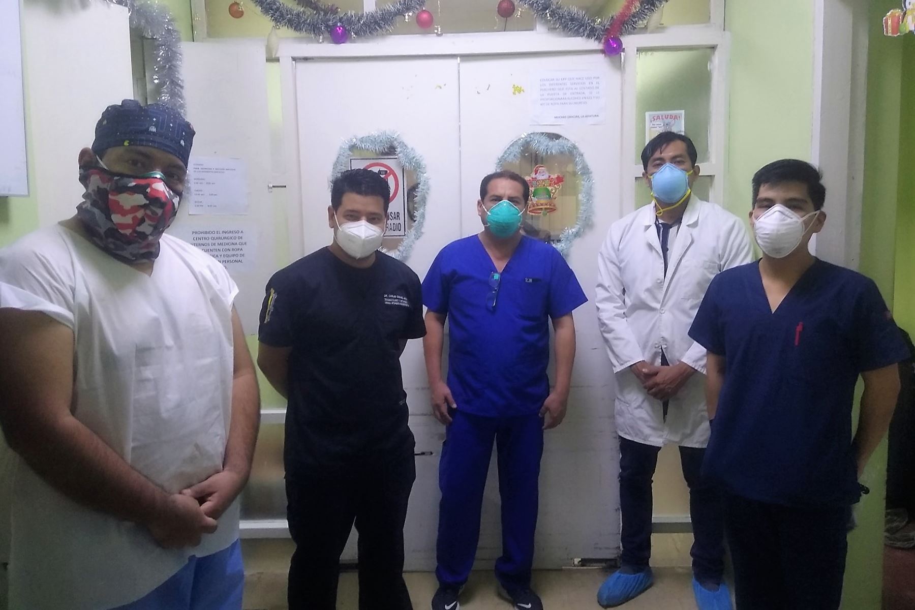 Equipo de cirugía del hospital La Caleta que realizó exitosa operación de alargamiento óseo en Chimbote. Foto: ANDINA/Difusión