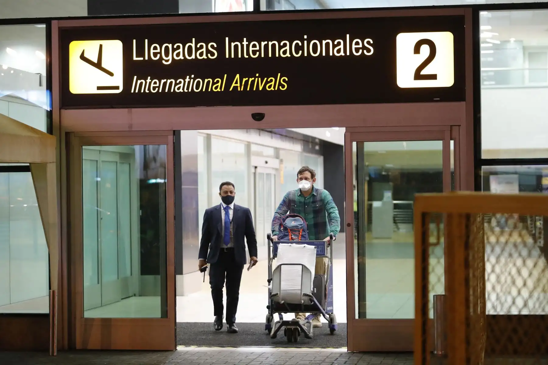 Pasajeros arribaron al Aeropuerto Internacional Jorge Chávez procedentes de Ámsterdam tras el reinicio de vuelos procedentes de Europa.
Foto: ANDINA/ Renato Pajuelo