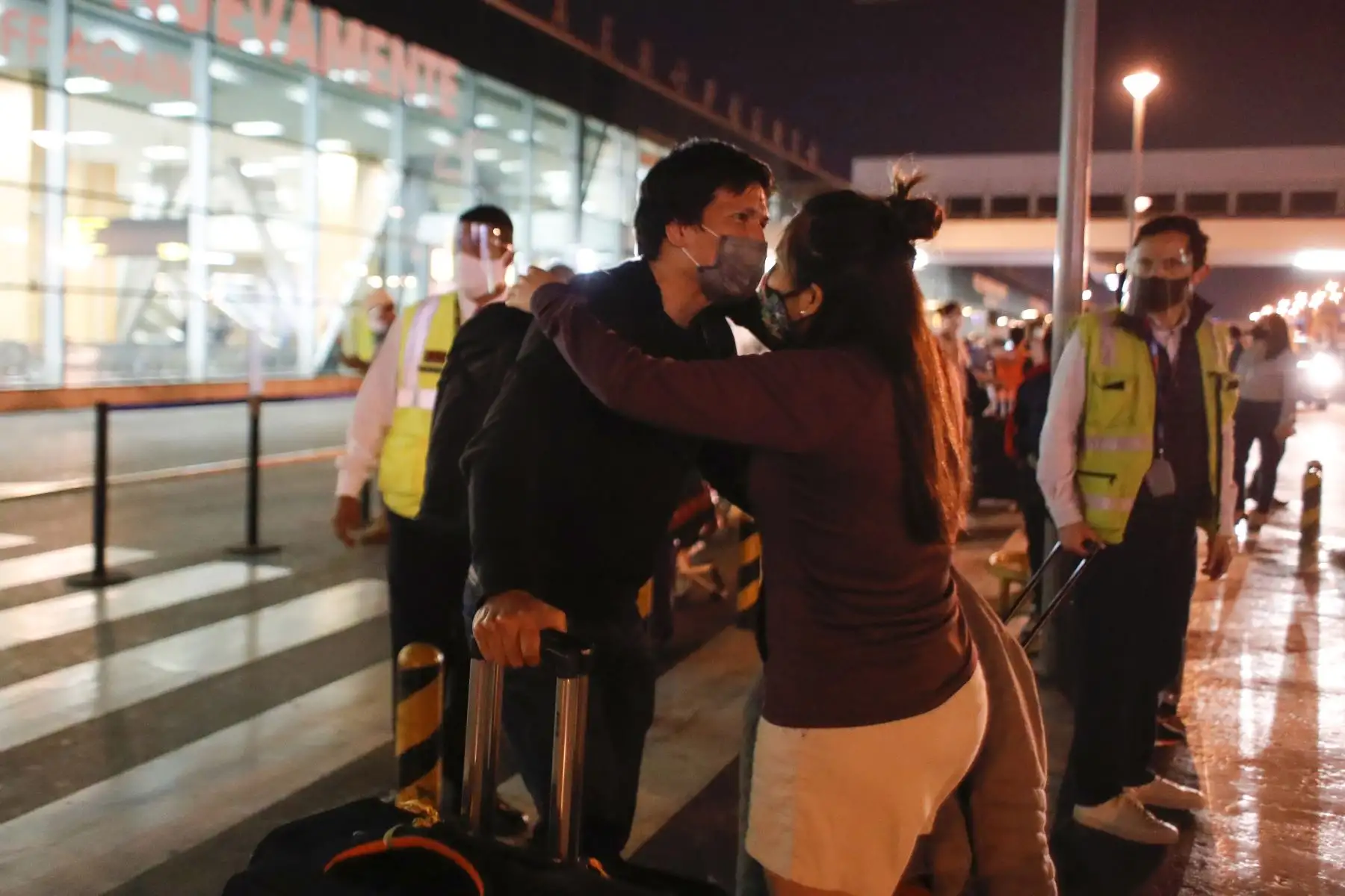 Pasajeros arribaron al Aeropuerto Internacional Jorge Chávez procedentes de Ámsterdam tras el reinicio de vuelos procedentes de Europa.
Foto: ANDINA/ Renato Pajuelo