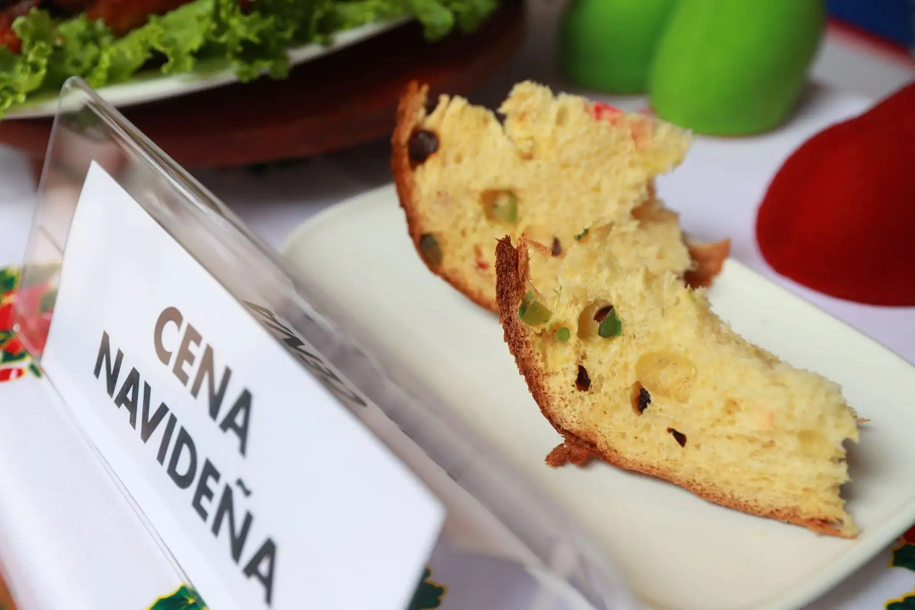 Especialistas del Instituto Nacional de Salud alertaron que cena navideña puede superar las 4,000 calorías y dieron recomendaciones de distanciamiento social y bioseguridad en los hogares.

Foto:ANDINA / Carla Patiño