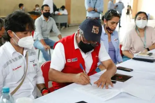 El viceministro de Hidrocarburos presidió comitiva del Estado que acordó con las comunidades indígenas continuar las reuniones técnicas en Lima e Iquitos, como parte del proceso de consulta previa. Foto: ANDINA/Difusión