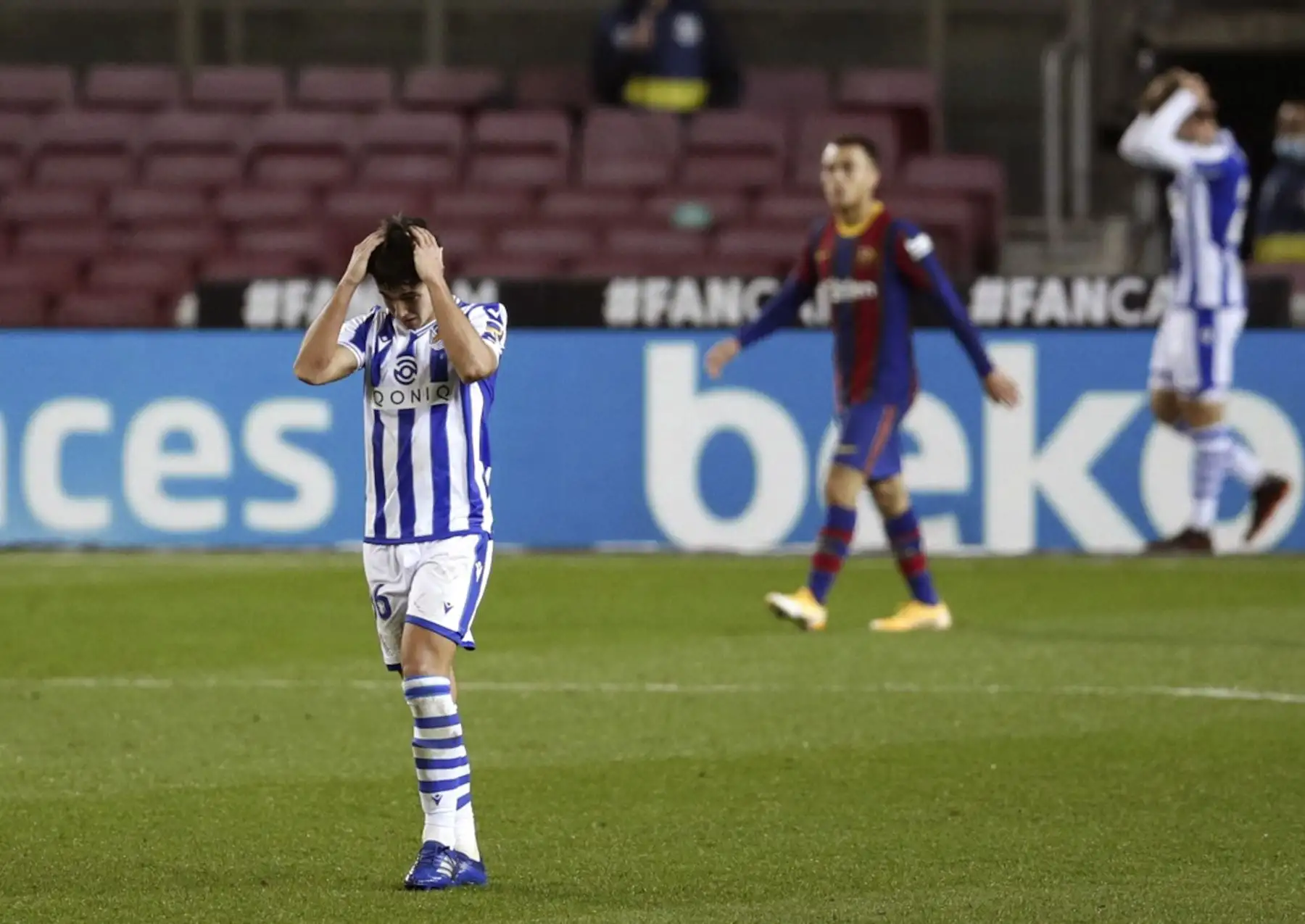 El centrocampista de la Real Sociedad Ander Guevara se lamenta tras una ocasión fallada ante el FC Barcelona durante un encuentro correspondiente a la decimonovena jornada de la LaLiga Santander. Foto: EFE