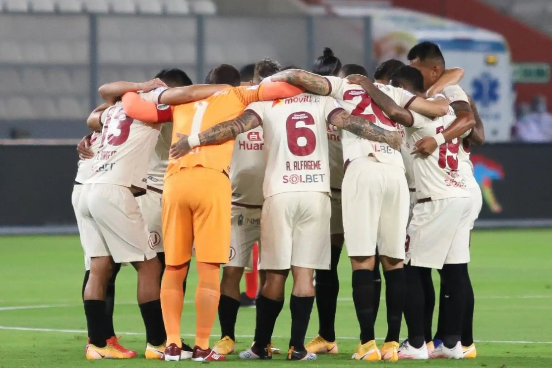 Equipo titular de  Universitario que disputa ante  , disputa Sporting Cristal, por la el título nacional de la  Liga 1 del Torneo Apertura 2020, en el Estadio Nacional.  
Foto: Liga 1 FPF Equipo titular de  Universitario que disputa ante  , disputa Sporting Cristal, por la el título nacional de la  Liga 1 del Torneo Apertura 2020, en el Estadio Nacional.  
Foto: Liga 1 FPF